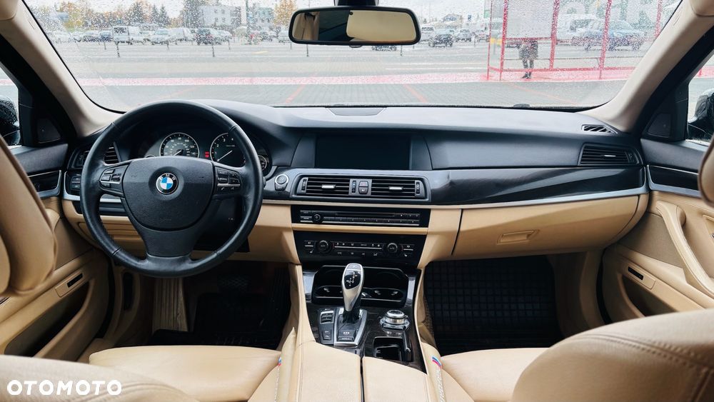 BMW Seria 5 535i xDrive - 14