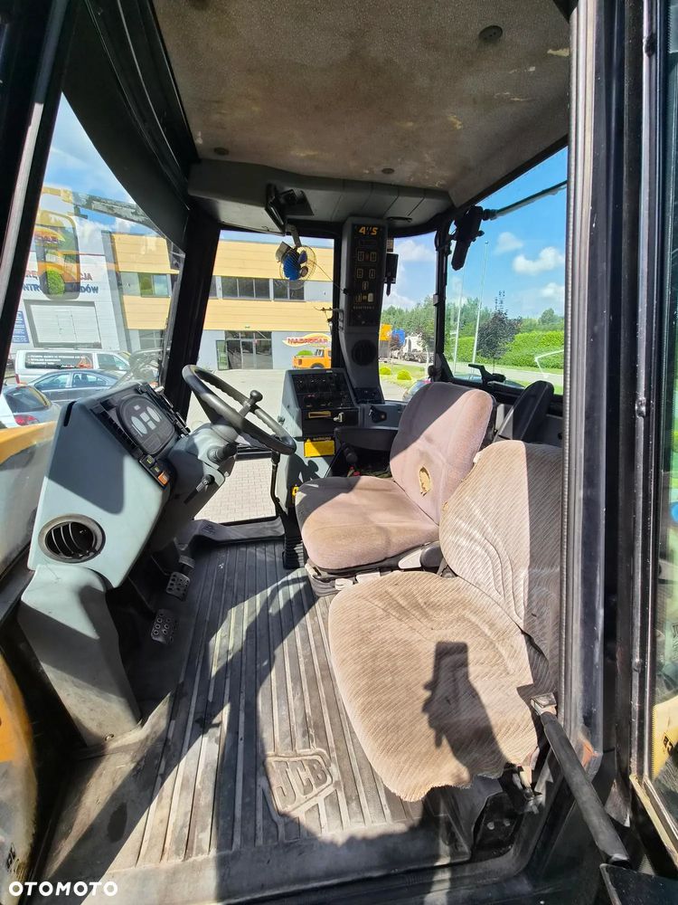 JCB FASTRAC 2115 - 10