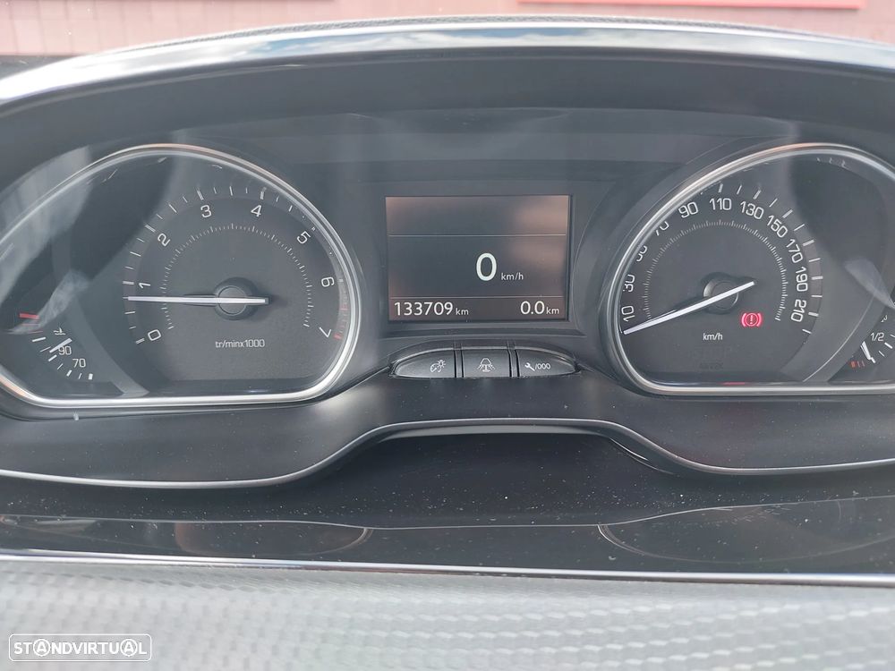Peugeot 2008 1.2 PureTech Allure - 15