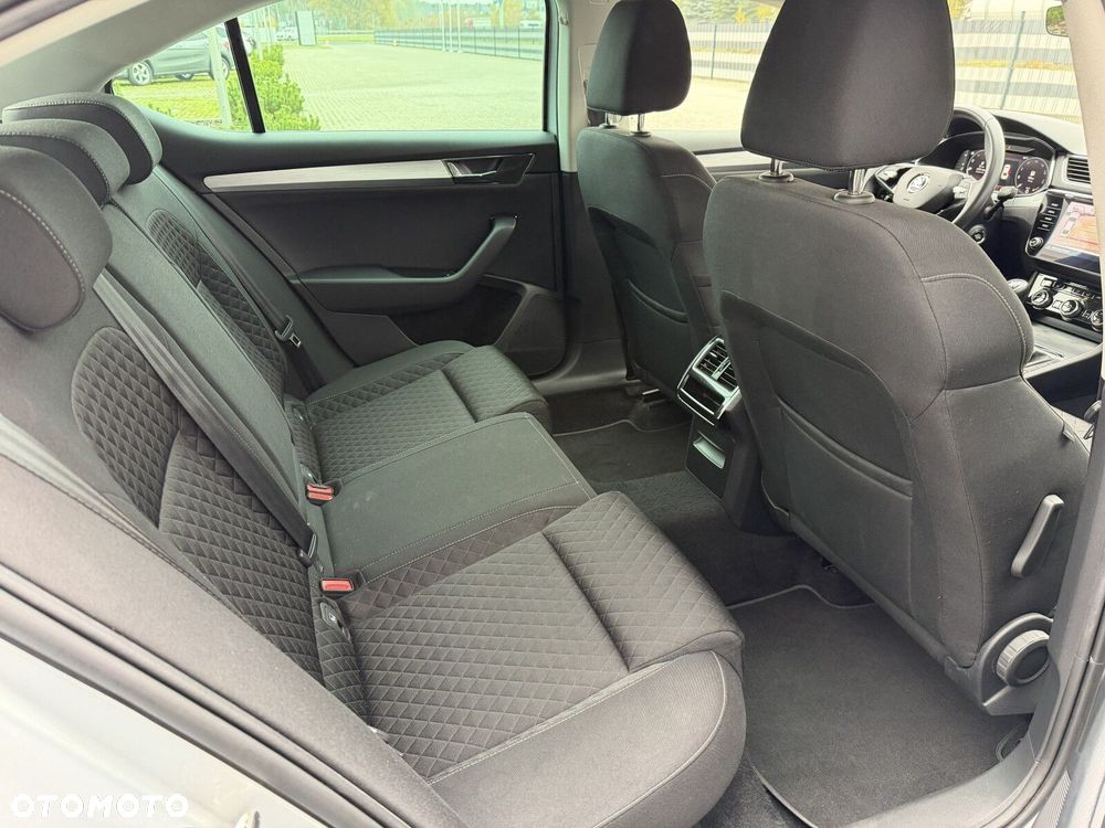 Skoda Superb 2.0 TDI SCR Ambition - 27