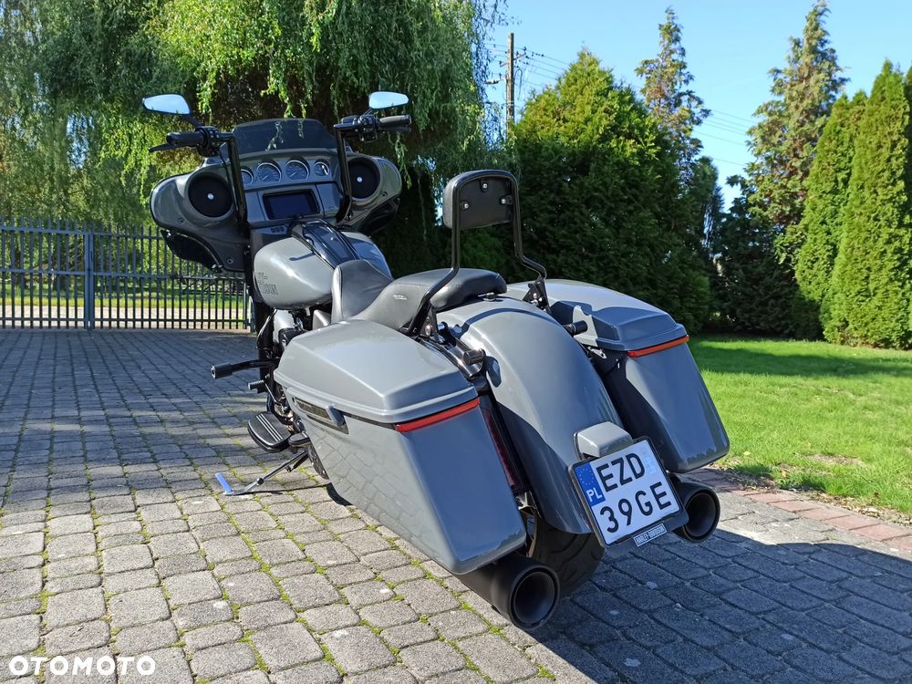Harley-Davidson Touring Street Glide - 2