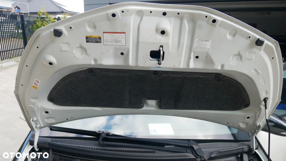 Toyota Yaris Hybrid 100 Selection Platinum - 34