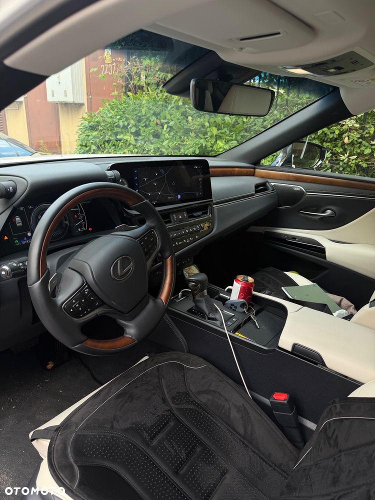 Lexus ES - 10