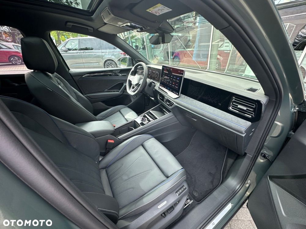 Volkswagen Tiguan - 12