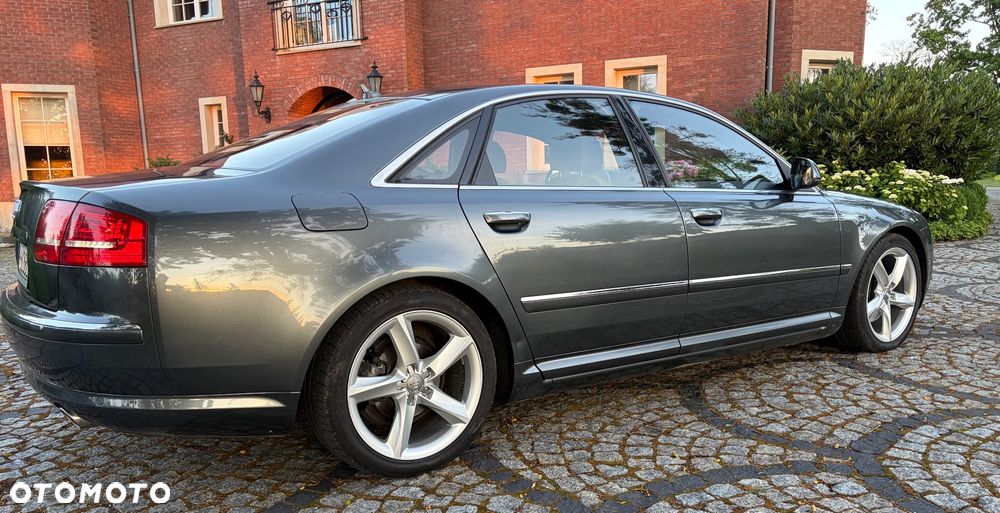 Audi A8 - 8