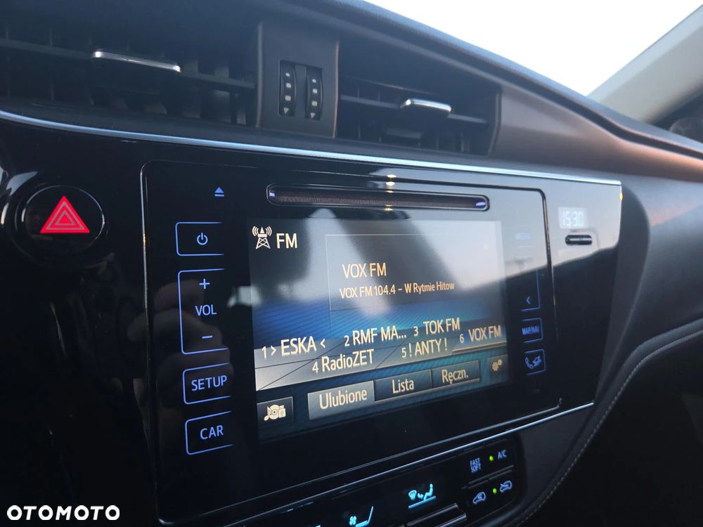 Toyota Auris 1.6 Premium MS - 19