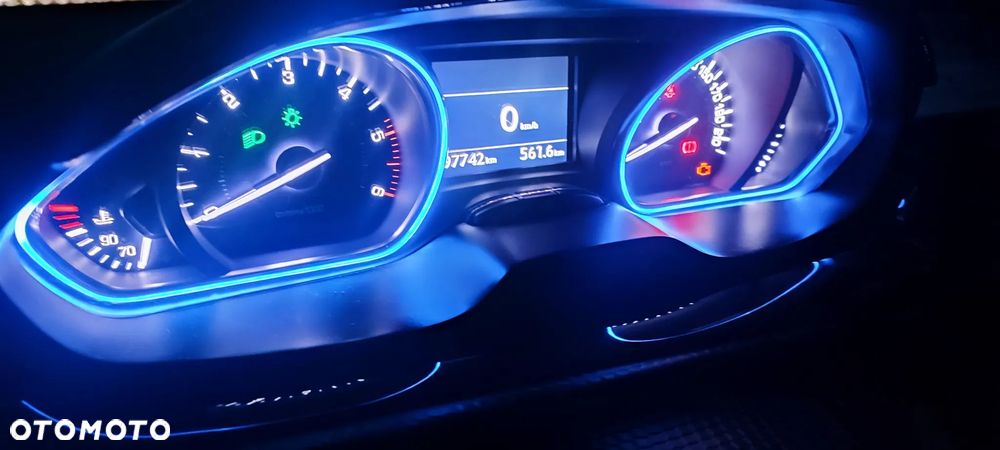 Peugeot 2008 1.6 BlueHDi Allure - 24