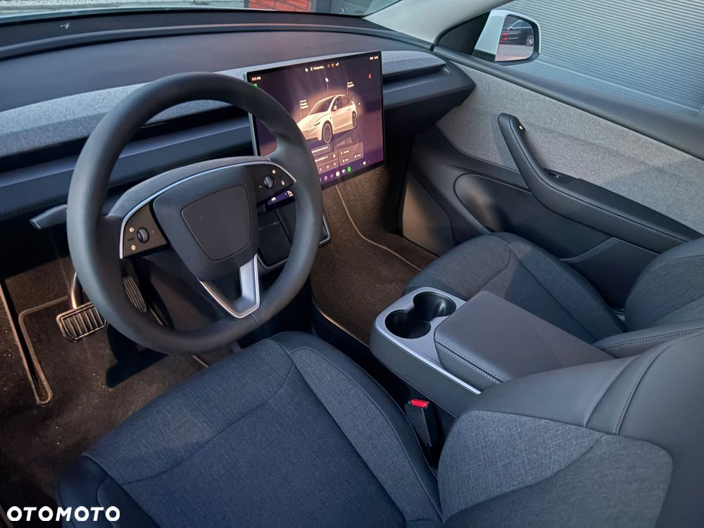 Tesla Model Y Standard - 13