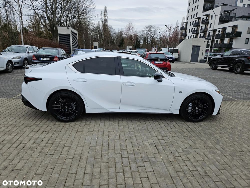 Lexus IS - 10