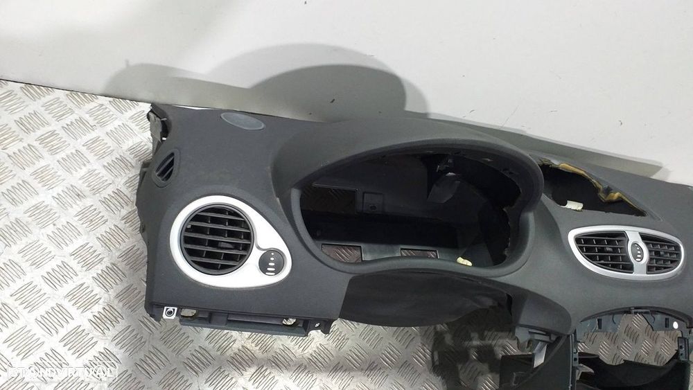 TABLIER RENAULT CLIO III 2007 -8200407587 - 2