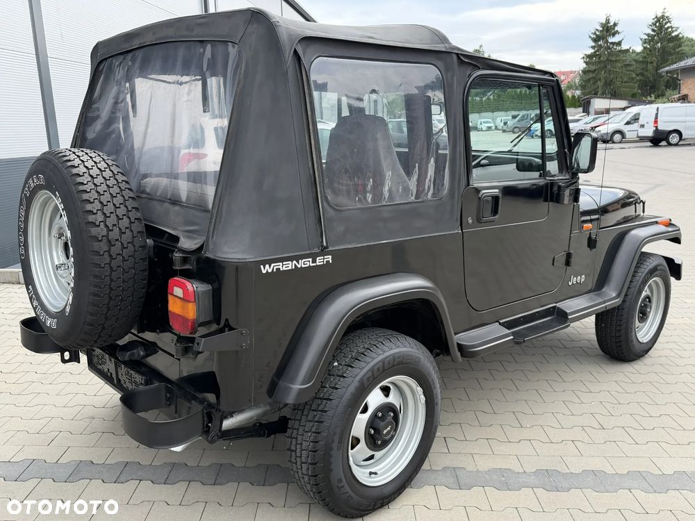 Jeep Wrangler - 16