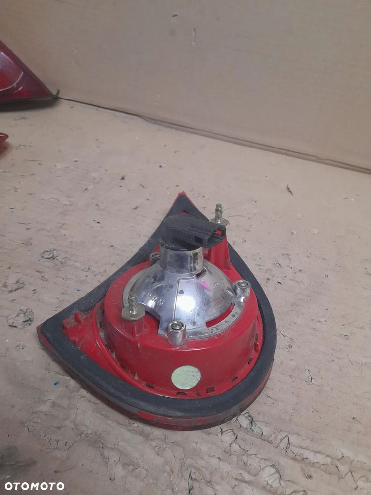 LAMPA PRAWY TYŁ W KLAPĘ VW GOLF V nr 1K6945094F - 4