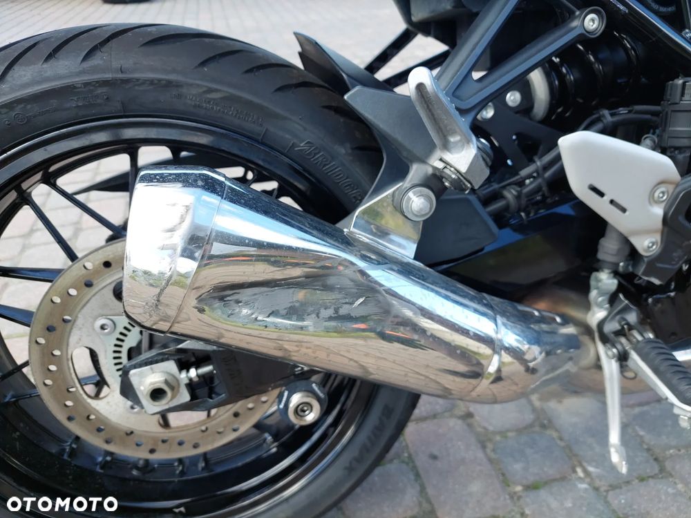 Kawasaki Z 900 RS - 9