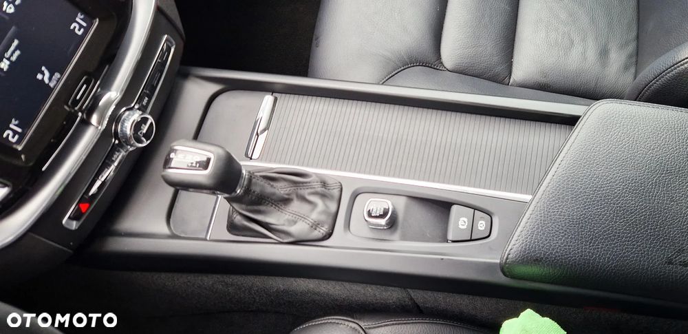 Volvo XC 60 D4 Geartronic Momentum Pro - 21