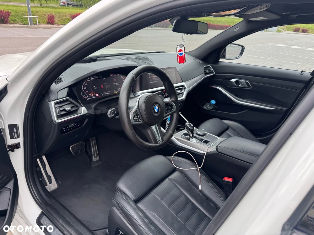 BMW Seria 3 330i M Sport sport - 9