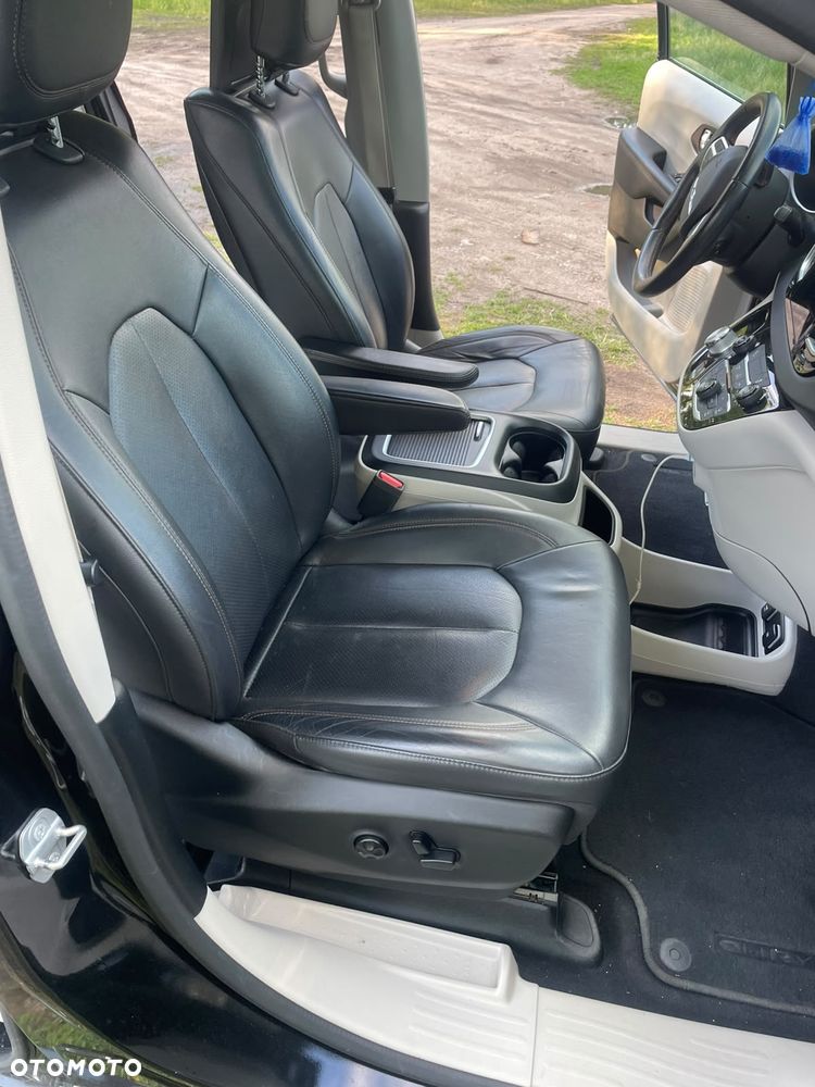 Chrysler Pacifica - 17