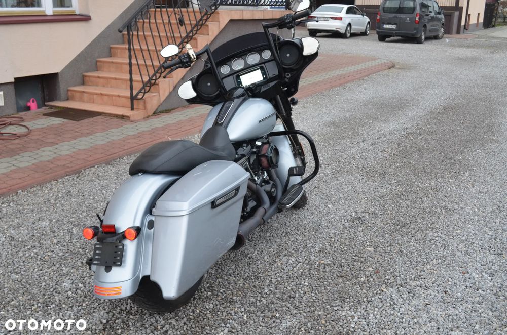 Harley-Davidson Touring Street Glide - 22