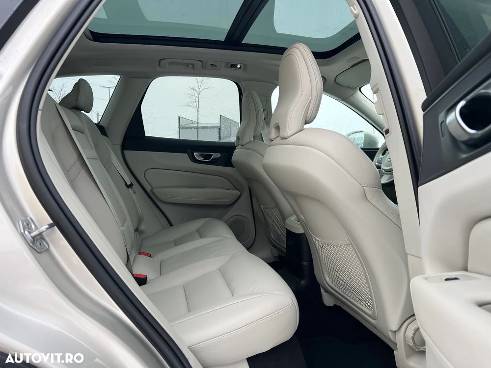 Volvo XC 60 T6 AWD Recharge Geartronic Inscription Expression - 10