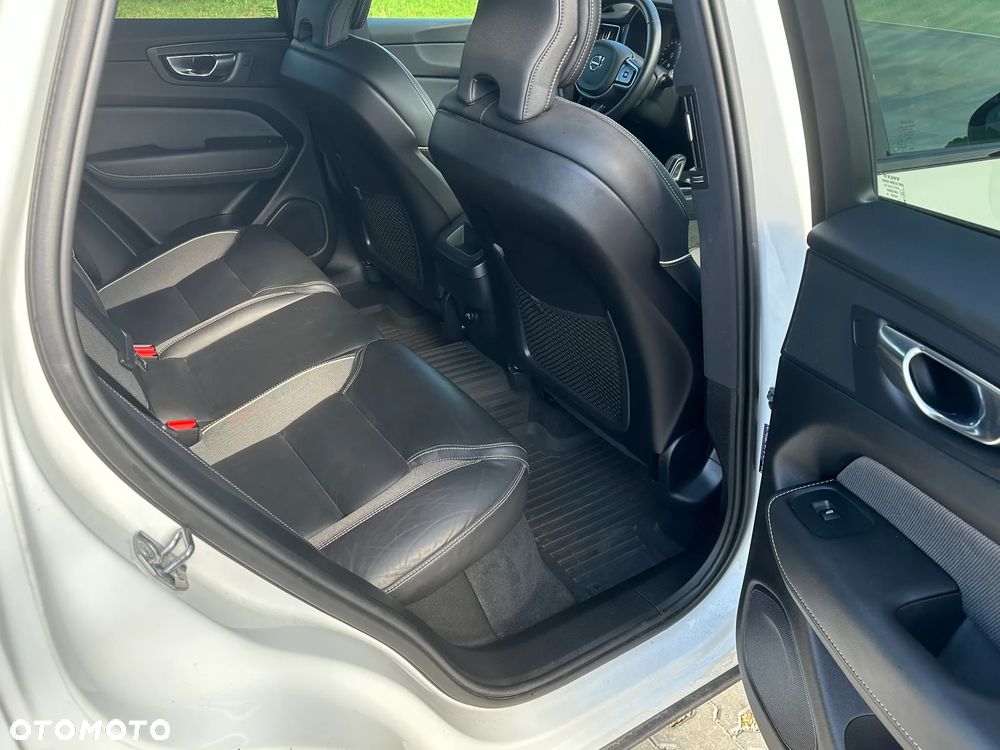 Volvo XC 60 B4 D AWD Geartronic RDesign - 11