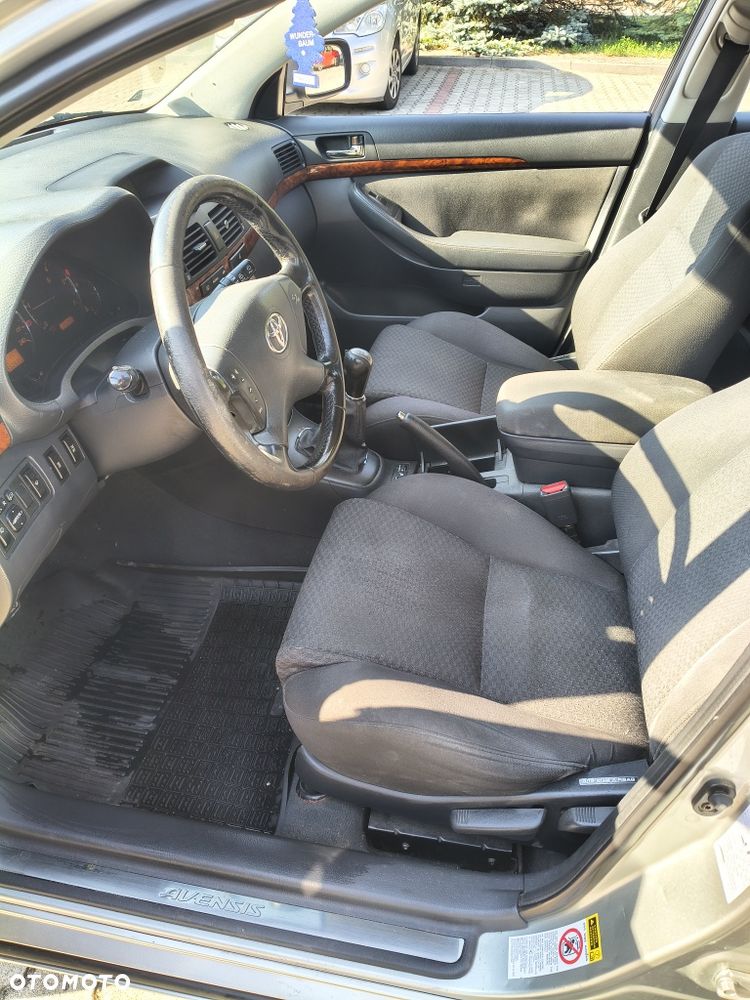 Toyota Avensis - 7