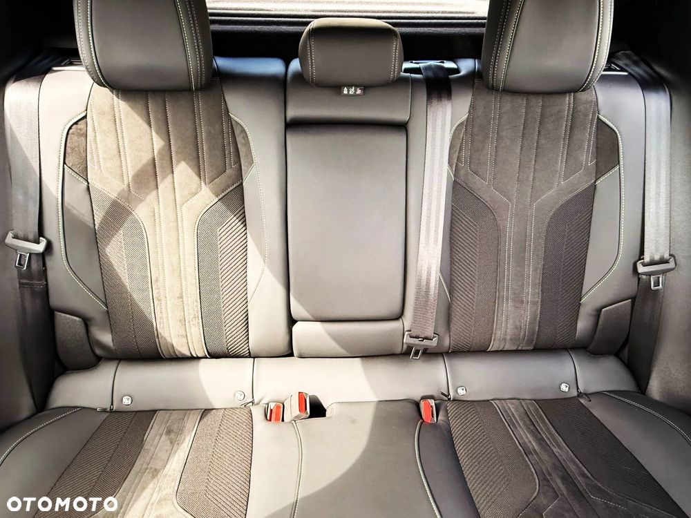 Peugeot 408 1.2 PureTech GT S&S EAT8 - 16