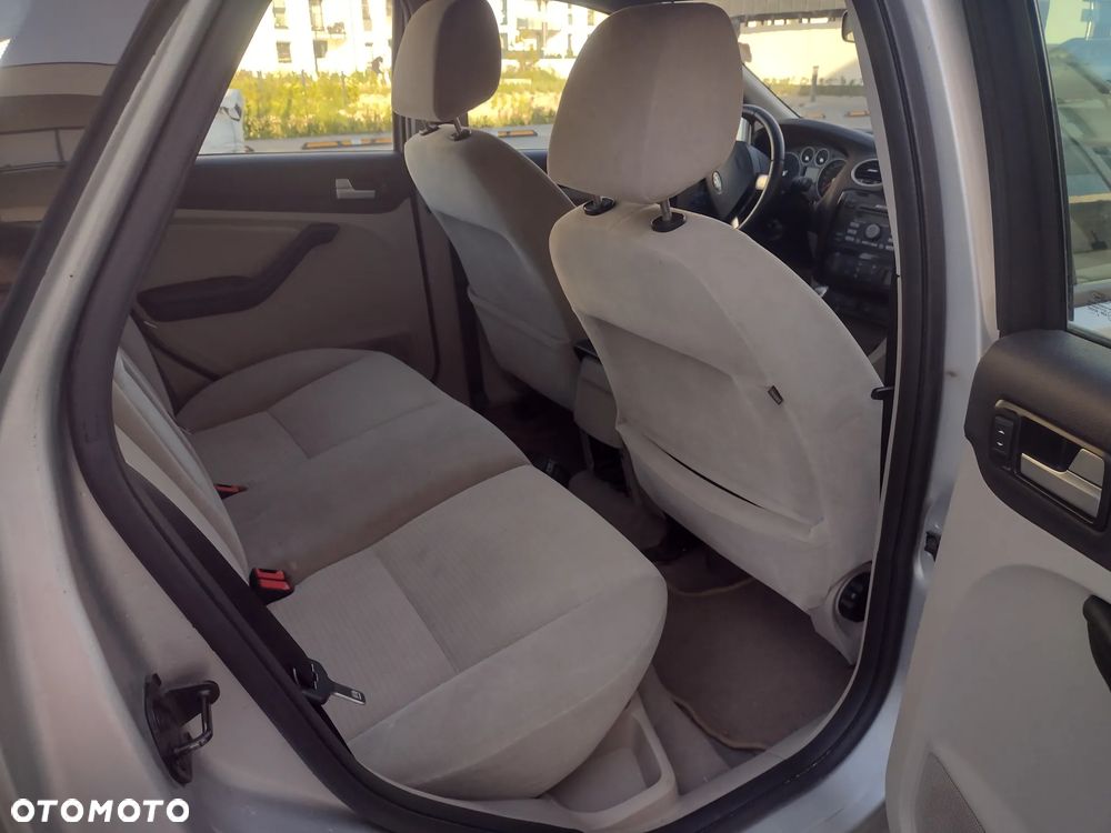 Ford Focus 1.6 TDCi DPF Ghia - 10