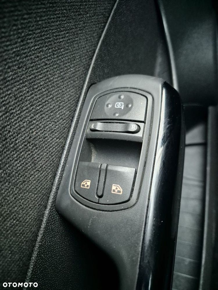 Opel Corsa 1.2 16V Essentia - 10