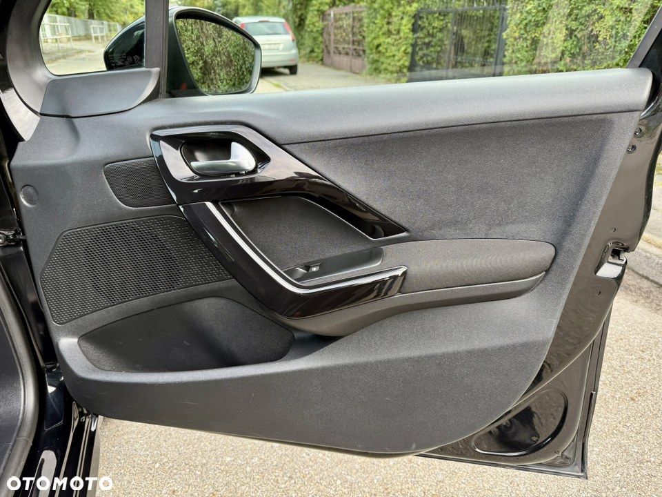 Peugeot 208 1.2 PureTech Allure - 32