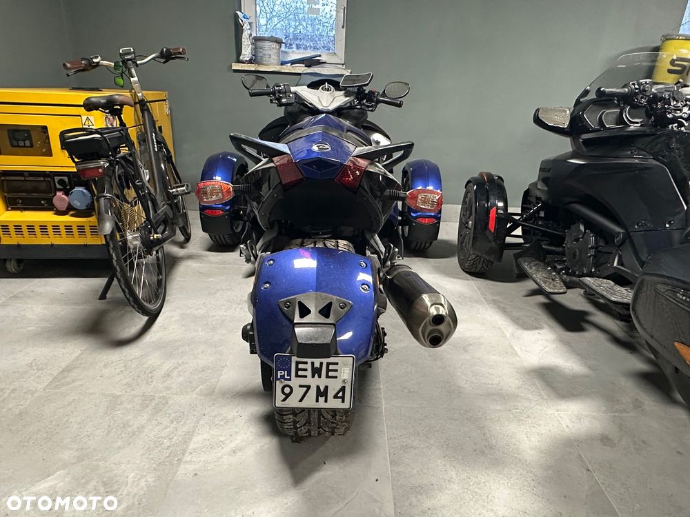 Can-Am Spyder - 4