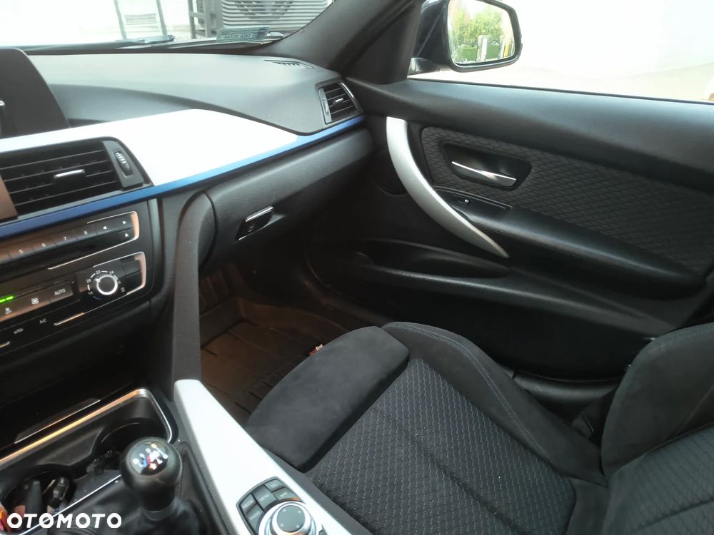BMW Seria 3 318d xDrive M Sport - 5