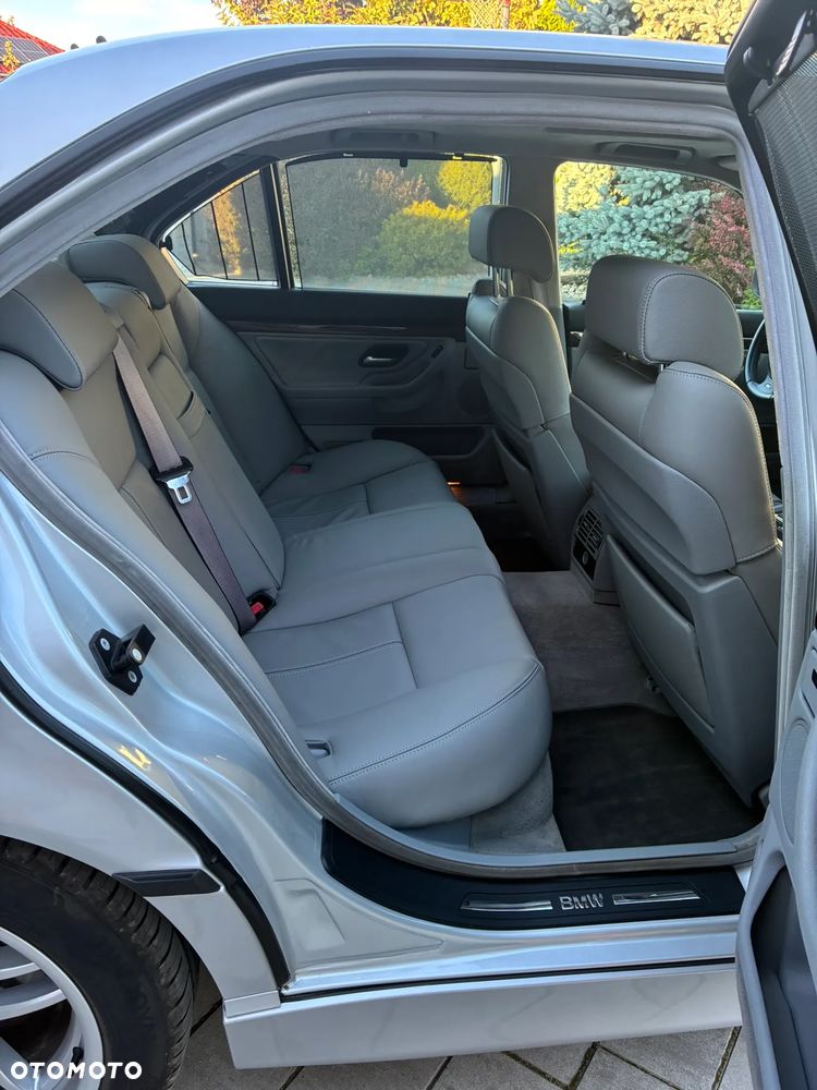 BMW Seria 7 740i - 8