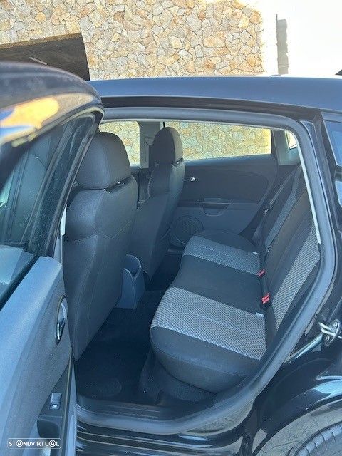 SEAT Leon 1.9 TDI Ecomotive Reference - 6