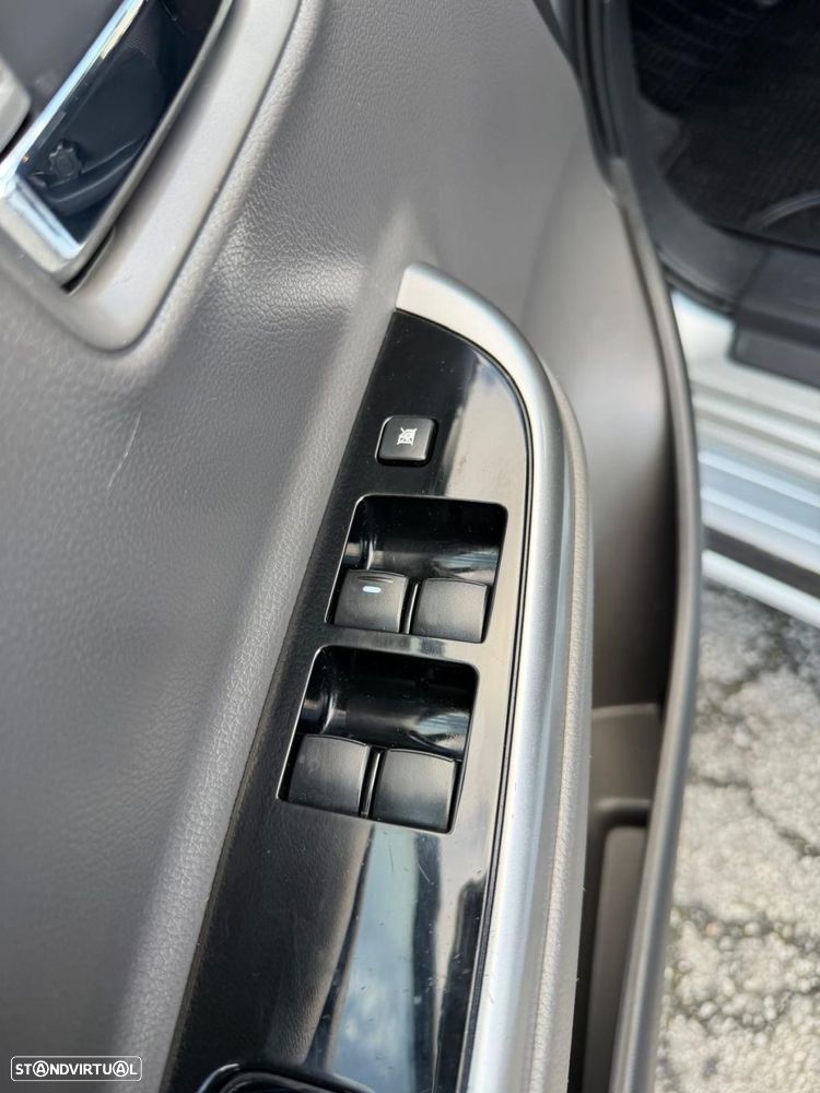 Mitsubishi L200 2.4 DI-D CD Sportbox Strakar 4WD - 18