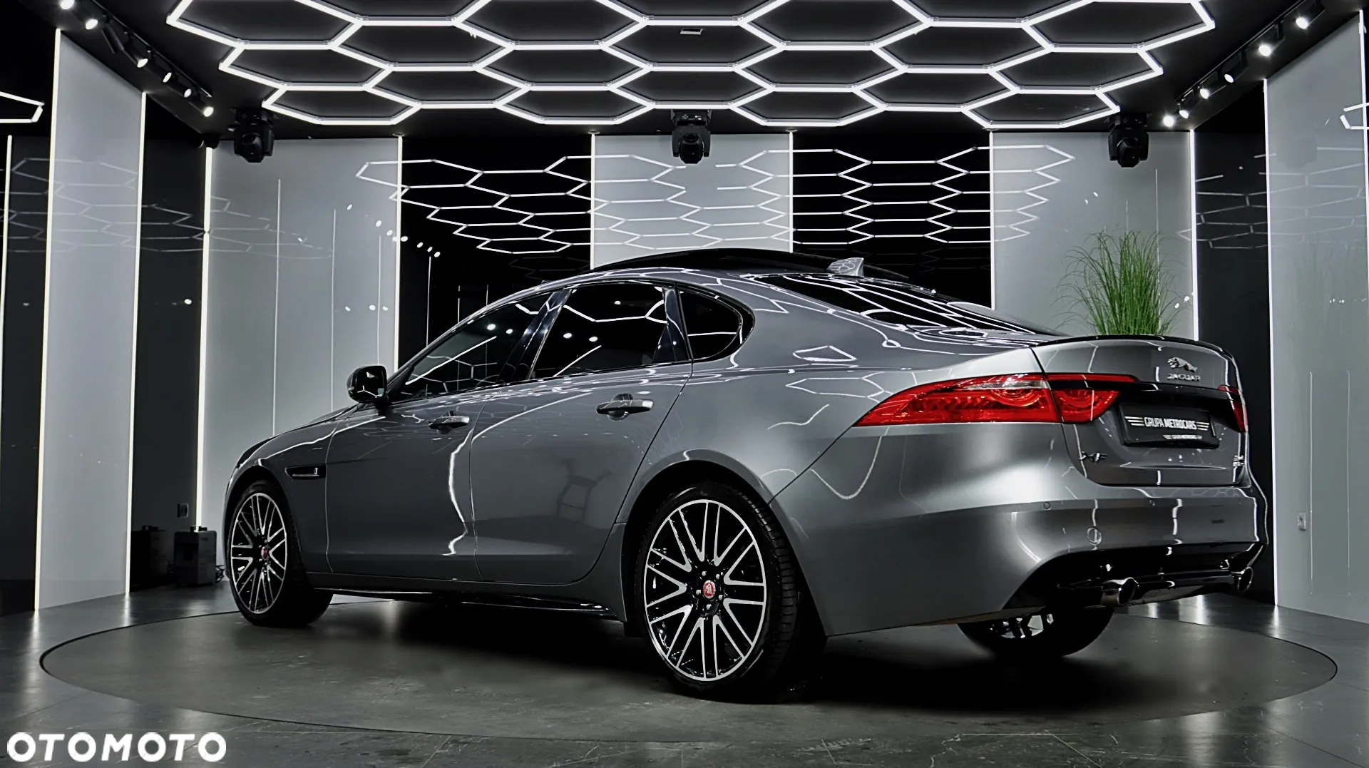 Jaguar XF 2.0 T AWD R-Sport - 6