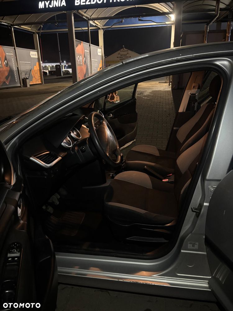 Peugeot 207 - 17