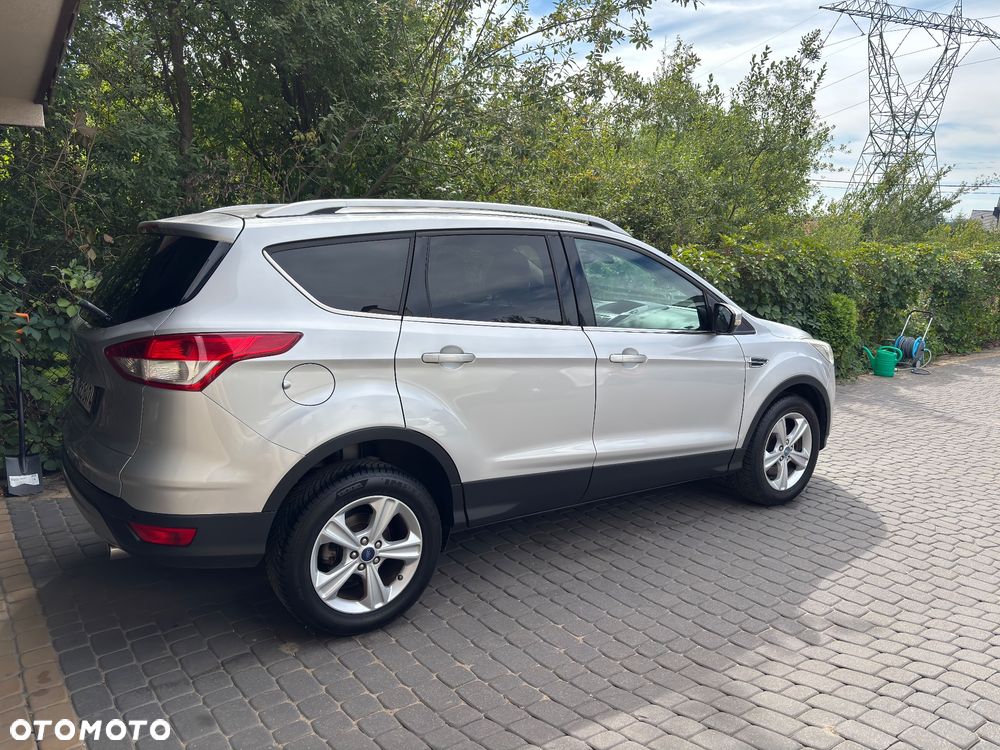 Ford Kuga 2.0 TDCi 2x4 Titanium - 6