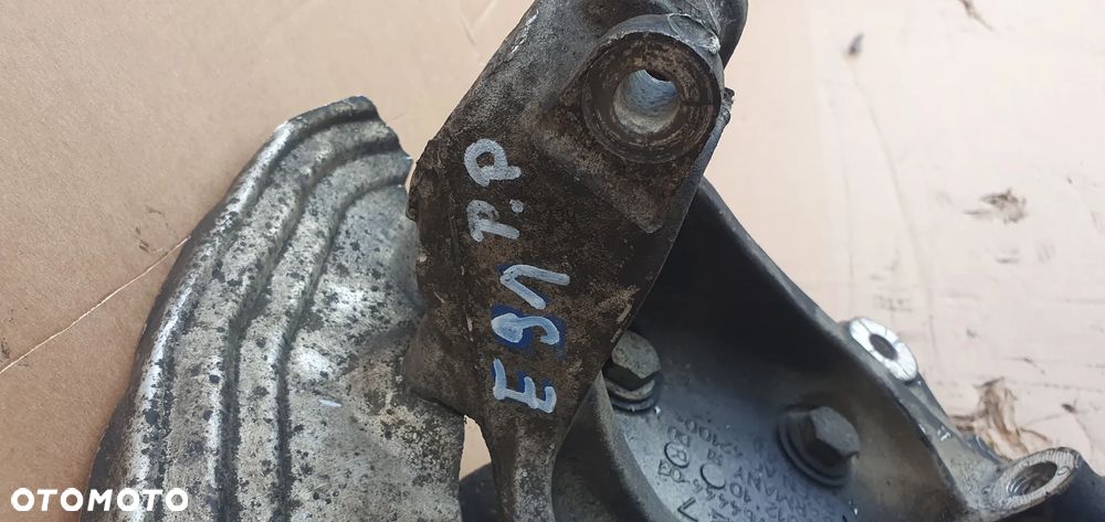 Zwrotnica piasta prawy przód przednia prawa BMW 3 E91 6764444 - 8