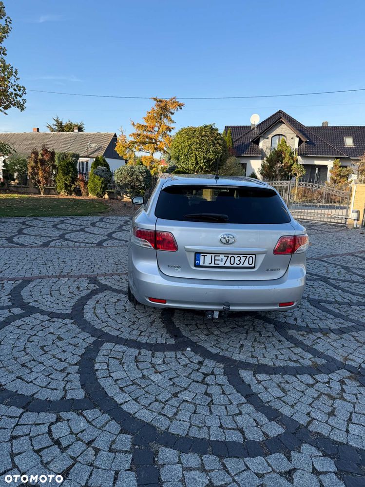 Toyota Avensis 2010 photo 3