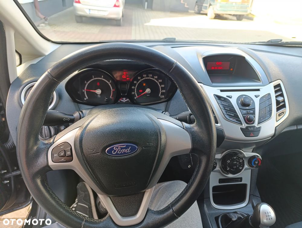 Ford Fiesta 1.25 Celebration - 26