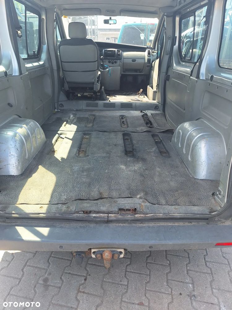 ŚRODEK BOCZEK TAPICERKA  TYŁ VIVARO TRAFIC - 1