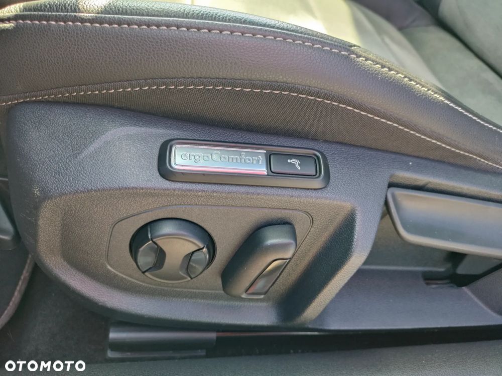 Volkswagen Arteon 2.0 TDI SCR R-Line DSG - 23