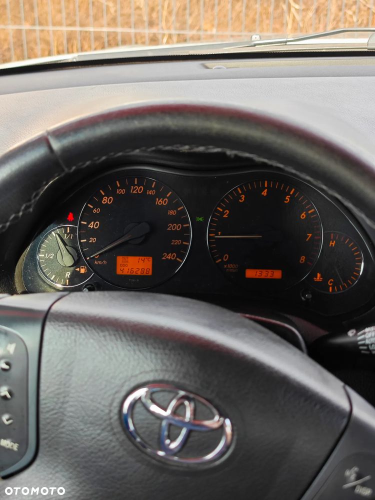 Toyota Avensis 2.0 VVT-i High - 15