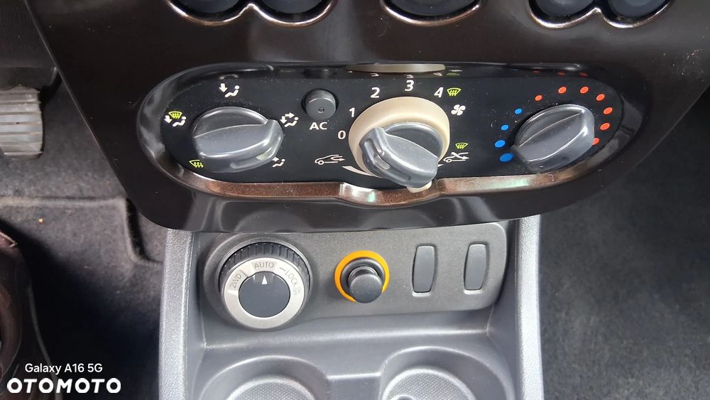 Dacia Duster 1.6 16V 4x4 Prestige - 15