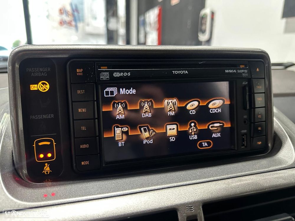 Toyota iQ 1.4 D-4D 2 EP+NAVI+Bluetooth - 26