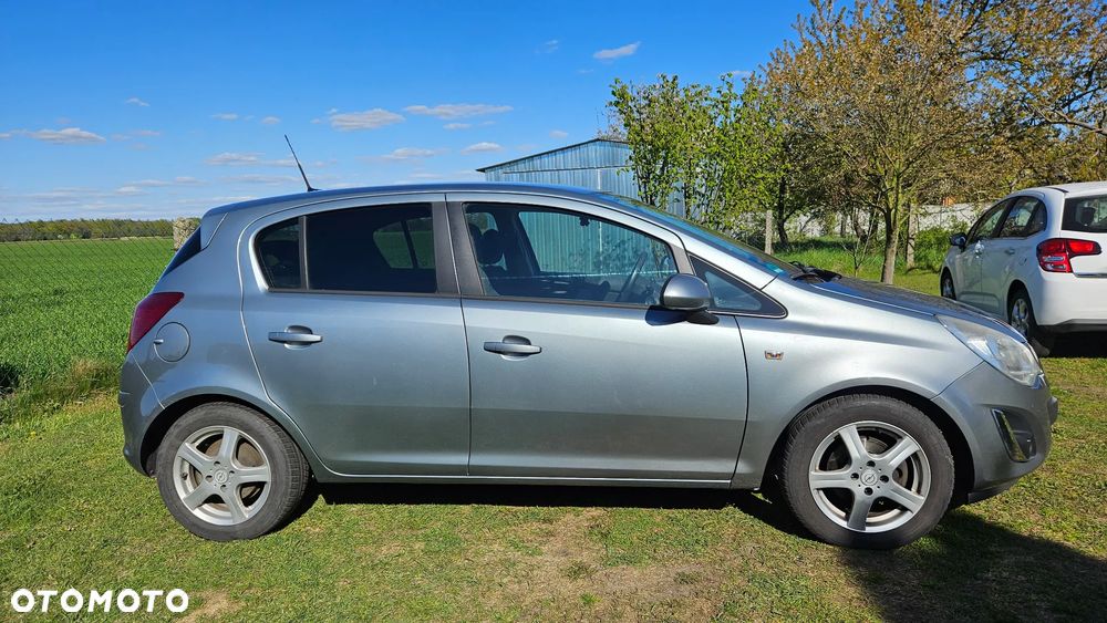 Opel Corsa 1.2 16V Cosmo - 9