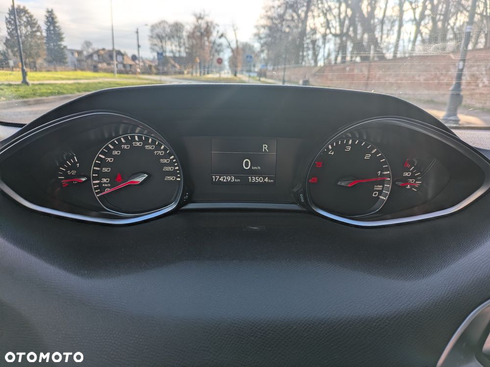 Peugeot 308 BlueHDi FAP 150 Stop&Start Automatik Allure - 22