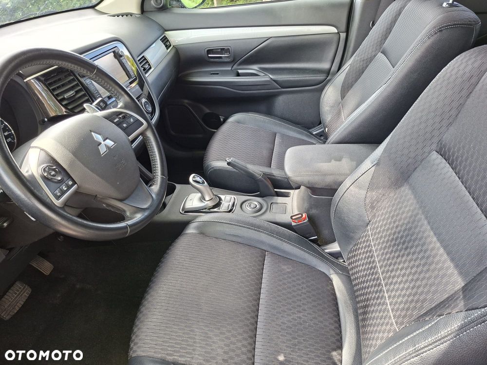 Mitsubishi Outlander Instyle NAVI - 11