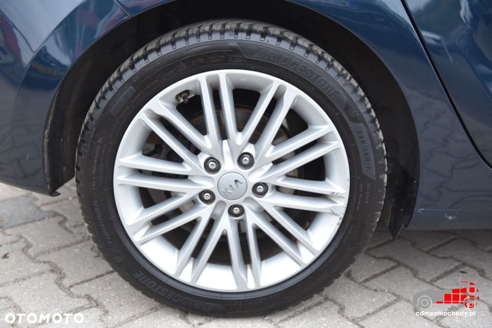 Kia Carens - 12