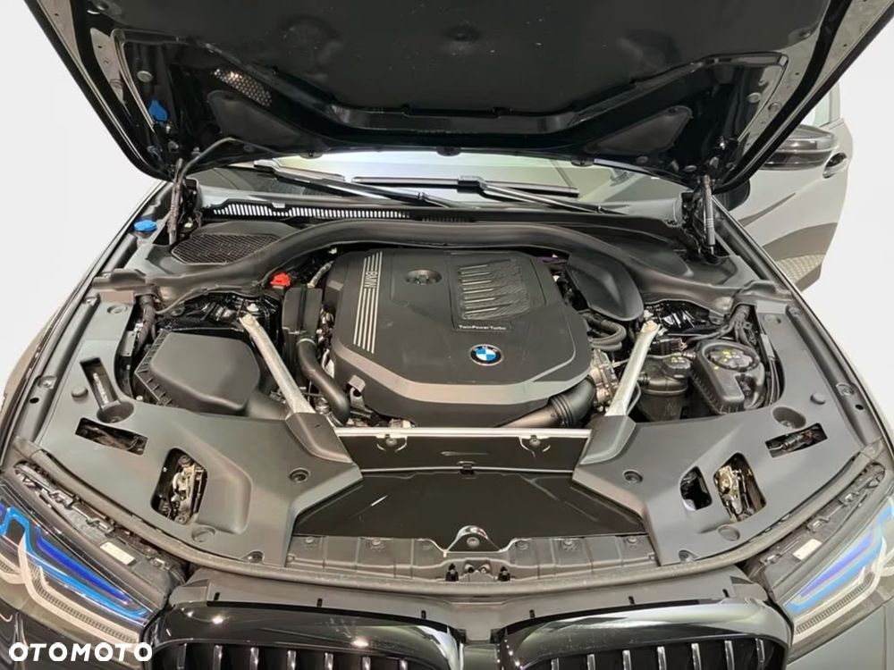 BMW Seria 5 540i xDrive - 15