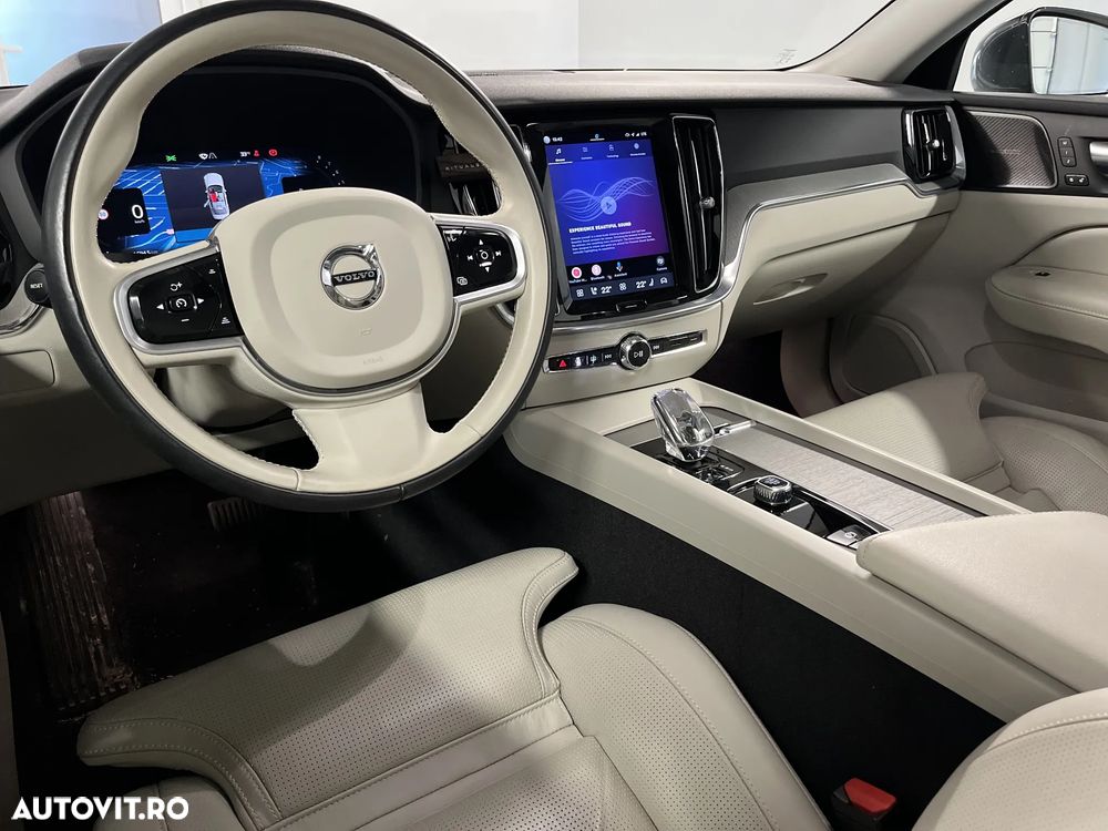 Volvo S60 B4 MHEV AT Plus Dark - 32